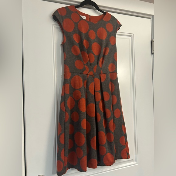 Maggy London Sleeveless Polka Dot Orange and Gray Midi Dress - Picture 2 of 14